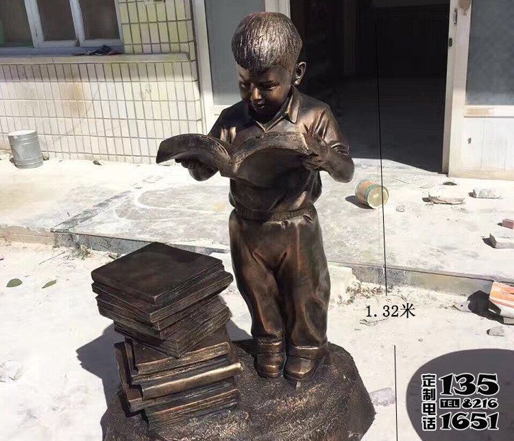 學(xué)校創(chuàng)意玻璃鋼仿銅小男孩看書(shū)雕塑 學(xué)校創(chuàng)意玻璃鋼仿銅小男孩看書(shū)雕塑