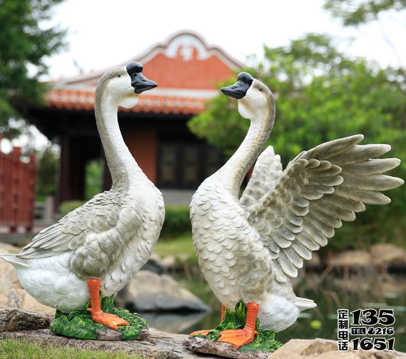 湖邊池塘邊游玩的玻璃鋼仿真動(dòng)物天鵝雕塑 湖邊池塘邊游玩的玻璃鋼仿真動(dòng)物天鵝雕塑